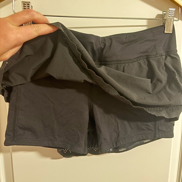 LULULEMON Run: Light As Air Skirt Black Athletic Workout Skort Size 4 - Picture 4 of 10